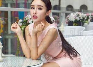 AISS爱丝(黄金版) - 在孤独的等待中，索菲的写真似乎在打发时间；可惜，这样的分享无处可藏