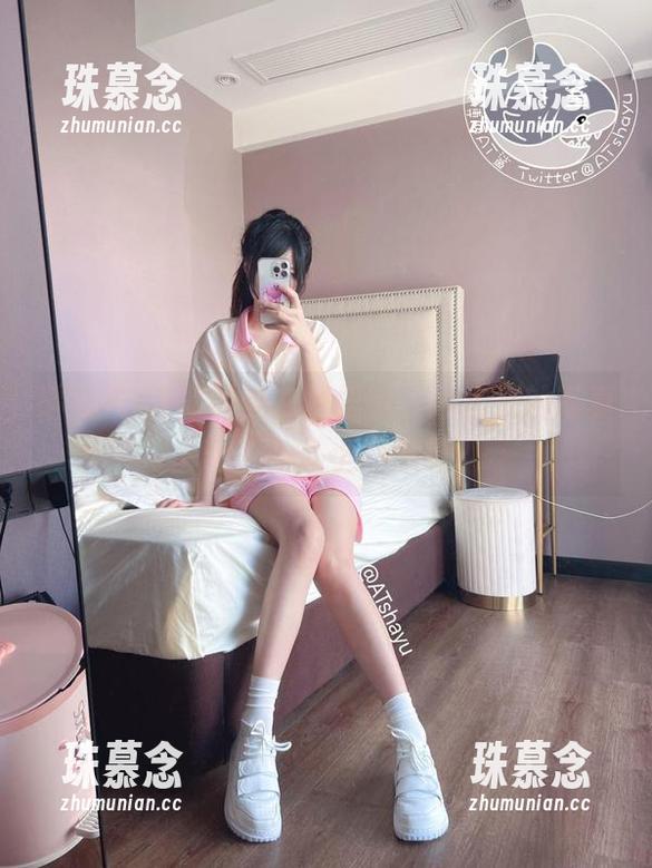 继续被AT鲨的连衣裙吸引，拍出来的写真里藏了多少小心思呀？
