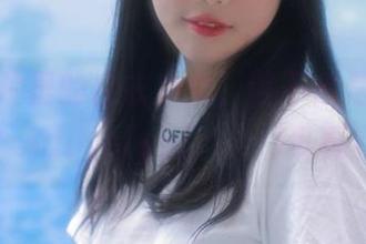 这些照片里的白衣少女，该不会是在打飞行棋吧？Addielyn(에디린)可真有本事！