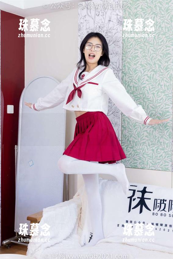 BoBoSocks袜啵啵-芝士 BoBoSocks袜啵啵 - 芝士用厚白丝撩拨我的眼球,照片里的反差萌果然上头。