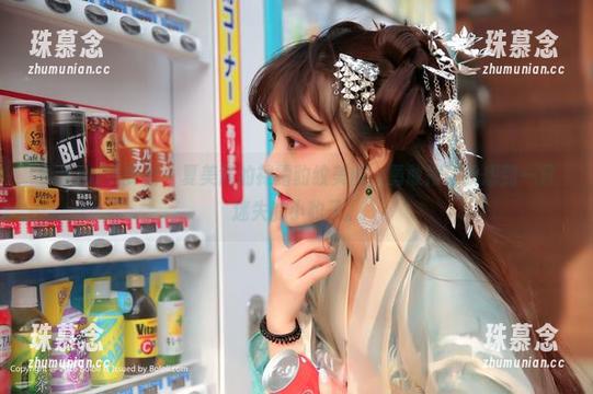 BoLoli菠萝社-夏美酱 BoLoli菠萝社 - 夏美酱的裸露豹纹美图,勇敢得让我想到一只迷失的小豹子。