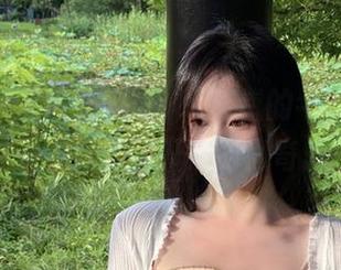 微密圈 - 下载这张July芝岚的牛仔裤时尚图片，是时候让你开启时尚奇想曲了！