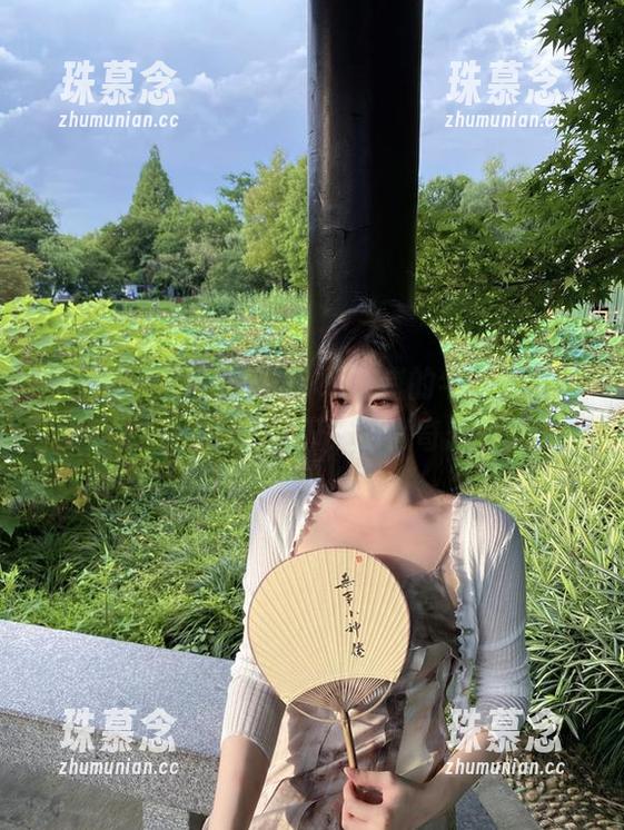 July芝岚 微密圈 - 下载这张July芝岚的牛仔裤时尚图片,是时候让你开启时尚奇想曲了!