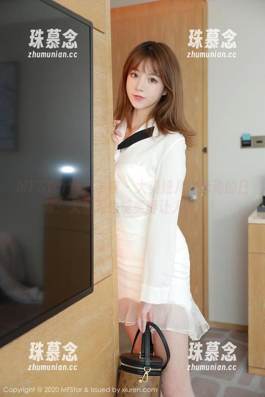 MFStar模范学院-大美妞儿 MFStar模范学院 - 大美妞儿在泳池的日常:无圣光也能美得让人捧心!