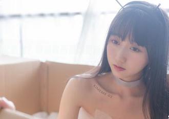 展现得如此随意？喵糖映画最新更新，女仆女友照片的姿态太令人着迷了…