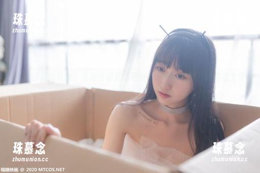 展现得如此随意？喵糖映画最新更新，女仆女友照片的姿态太令人着迷了…