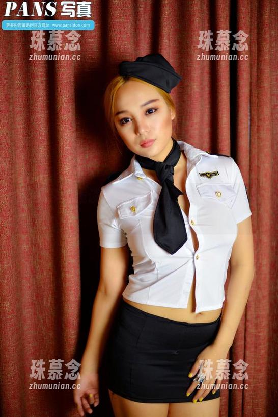 PANS-雨涵 PANS - 浅谈雨涵的制服图集:每件衣服都是个谜