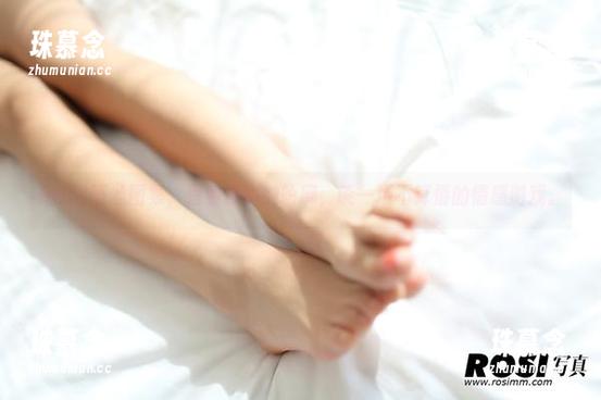 ROSI写真 ROSI蕾丝图集,借着模糊的轮廓,谈一场不算情的情感游戏。