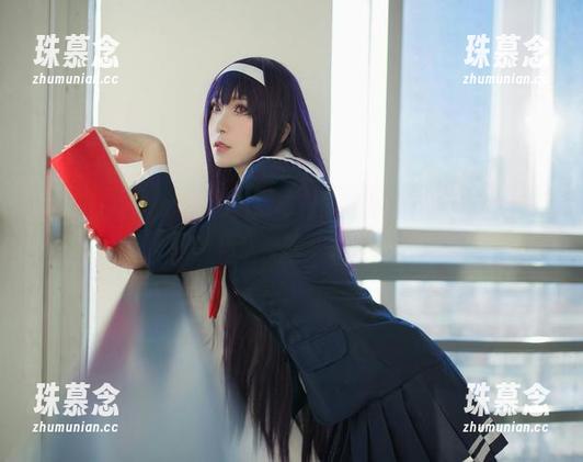 Sakiiii翎柒 Sakiiii翎柒给你10万粉福利,谁说我不能下载套图,再犹豫就没了!