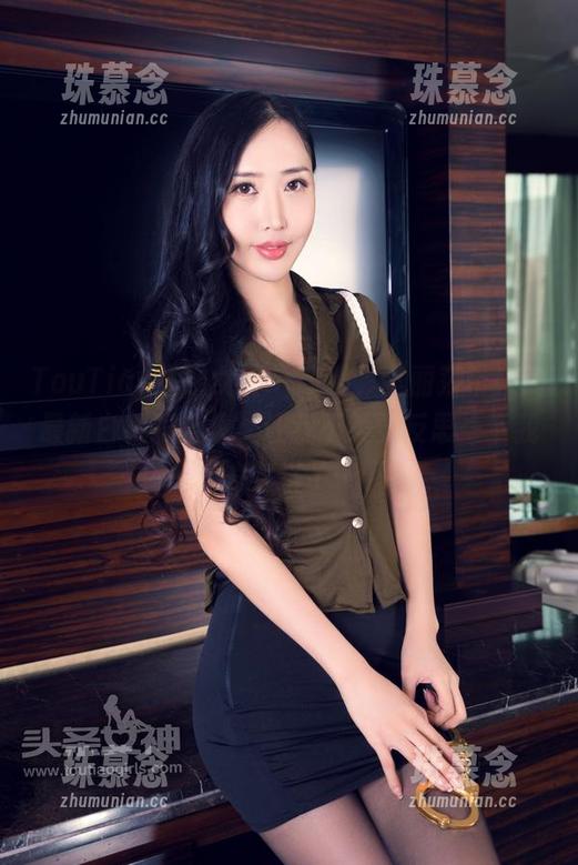 TouTiao头条女神 - 哎哟，李丽莎带来的最新白衬衫合集，让我不禁要反思一下我的穿搭了…