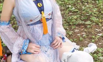 TouTiao头条女神 - 照片里的李媛媛，女仆造型让我浮想联翩。
