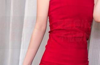 TouTiao头条女神 - 爱丽莎lisa的美图更新：夏日的清凉，不怕被晒黑了！