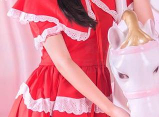 TouTiao头条女神 - 看艾小青穿职业装的私房美图，下班后想换个衣柜…
