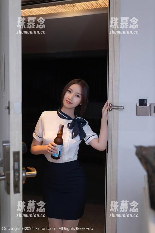 Xiuren秀人网-Carol周妍希 Xiuren秀人网 - Carol周妍希裸足图册:清新到我都想摘掉鞋子了