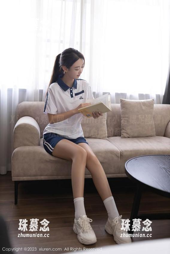 Xiuren秀人网 - Jennifer小若裸足图册：从脚掌走到心底的奇遇