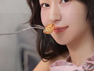 Xiuren秀人网 - 大琪琪Emily的甜心作品,照片里那份稚气让人不自觉地想起了初恋的模样。