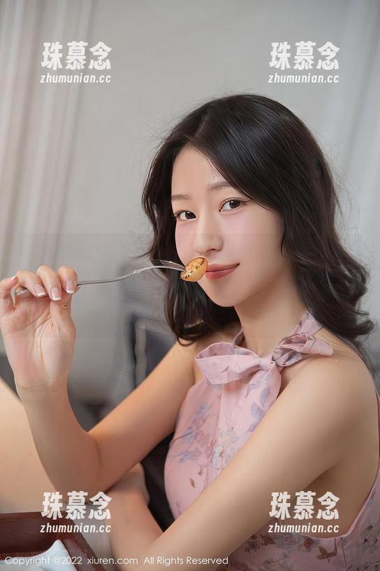Xiuren秀人网-大琪琪Emily Xiuren秀人网 - 大琪琪Emily的甜心作品,照片里那份稚气让人不自觉地想起了初恋的模样。
