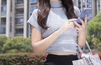 Xiuren秀人网 - 美图集总是让我捉摸不定，尤其是雨瞳Yoyo的JK，即显可爱又透着一丝挑逗。
