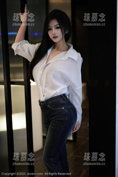 Xiuren秀人网 - 黄乐然的自拍写真：希望你也在拍自己的影子