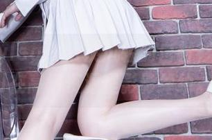 beautyleg - 云淡风轻的白衬衫，Avril在高清资源里影影绰绰。