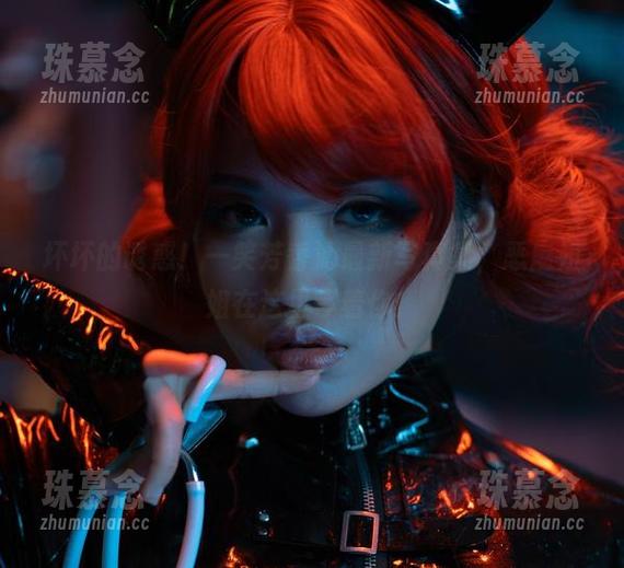 坏坏的诱惑！一笑芳香沁最新写真集，恶魔姐姐在这里等着你！