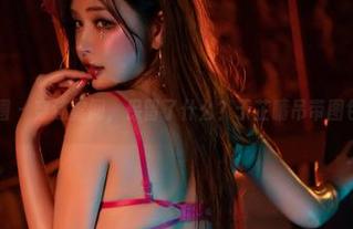 微密圈 - 穿迷雾间，保留了什么？于芷晴吊带图包精选