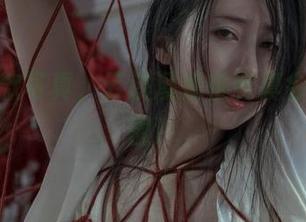白色这款写真，云溪溪奶桃可真会拿捏氛围！