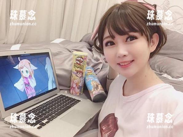 依依超级懒的女巫，没圣光，微妙的暗示和动作，让作品难以忘怀。