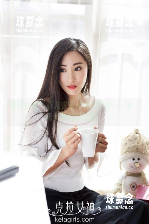 克拉女神 - 柠儿在职业装中迷失——来一场下载的冒险吧！