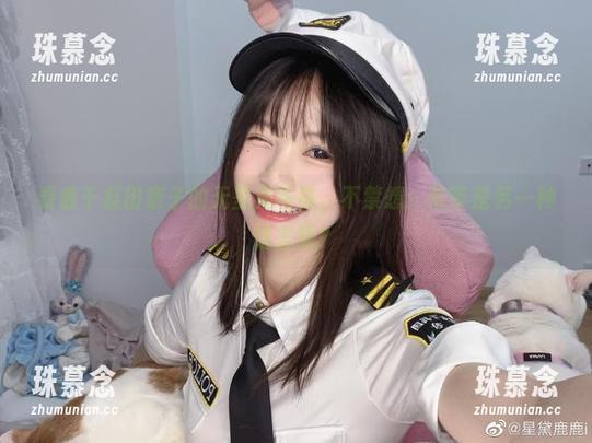 看着千反田鹿子的无圣光写真，不禁想：吊带是另一种语言吗？