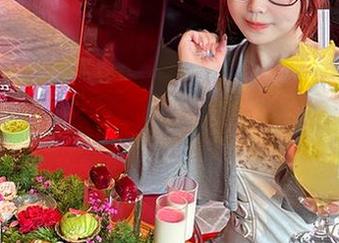 教室里的宝儿mysterial，隔着屏幕我都能感受到她的活力，这带感的图片～