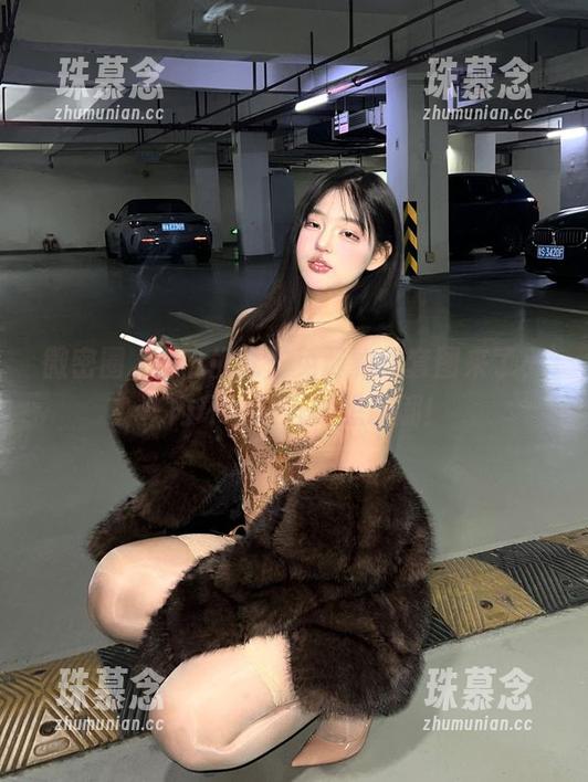 小u优优子 微密圈 - 小u优优子免费豹纹套图来了,车内环境让人浮想联翩!