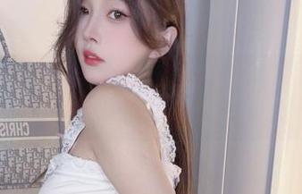 哇，小小奶瓶儿与白色蕾丝图集搭配得太绝了，强烈推荐下载慢慢欣赏。