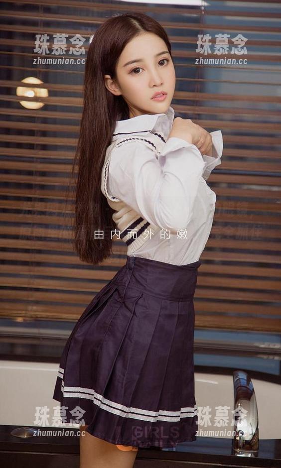 尤果网爱尤物-陆萱萱cecilia 尤果网爱尤物 - 陆萱萱cecilia的眼镜,原图里的清澈与套图里的暧昧,完全抓住我的好奇心