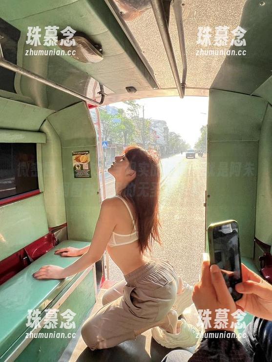 就是阿朱啊 微密圈 - 二次元与现实的碰撞:就是阿朱啊图书馆里的无圣光写真。