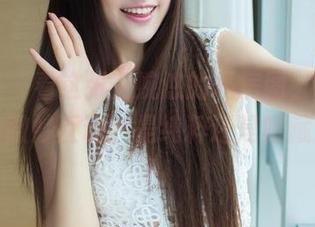 推女神 - 看这张王婉悠的私房图，两个人之间的微妙互动，是纯粹还是暗藏玄机？
