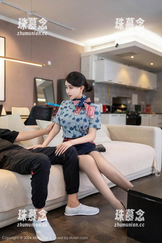 星颜社-李丽莎 星颜社 - 李丽莎的在线图片,你敢想她那双白丝的腿带来的想象吗?