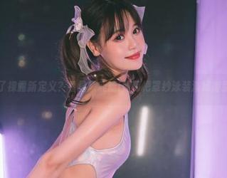 无圣光给了裸露新定义？看星黛鹿鹿i如何把罩纱泳装演绎得别致又迷离