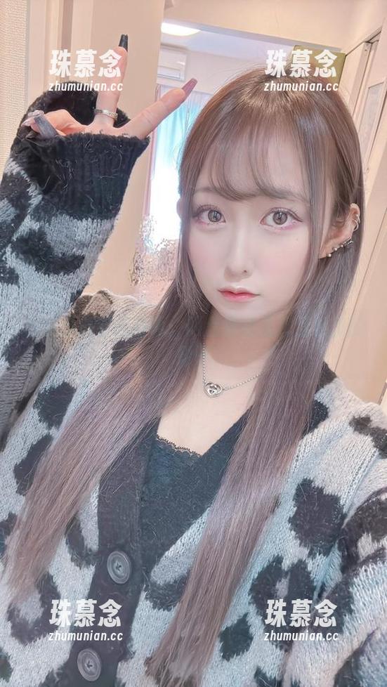 月城委员会 月城委员会的写真:网盘里藏着几分魅魔的影子
