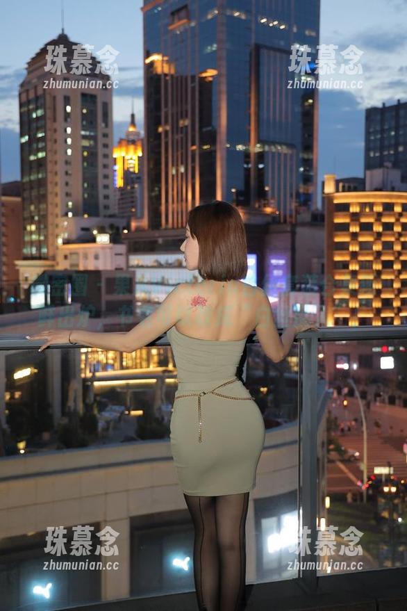 果儿Victoria 微密圈 - 果儿Victoria白丝套装合集新鲜出炉,书名可以改成“白丝乱入”!