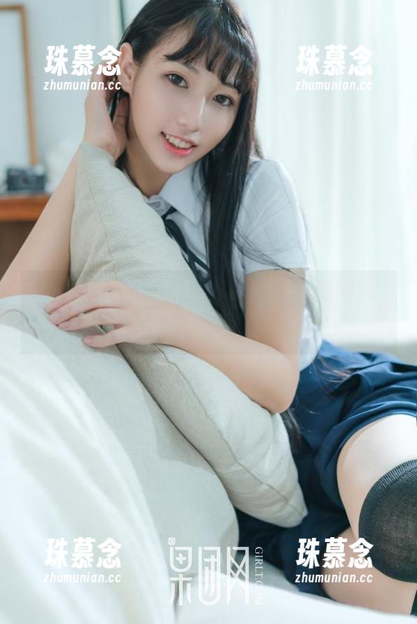 果团网-张琳熙 果团网 - 张琳熙为你展示她的JK美图:“本以为只会化妆,不料我拿起了相机!”