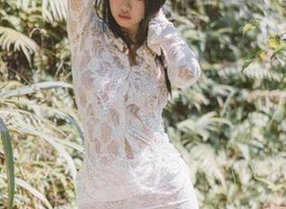 再看一遍柒柒不可爱的“黄昏”定制图集，总觉得这幅画面有我没说的细节。