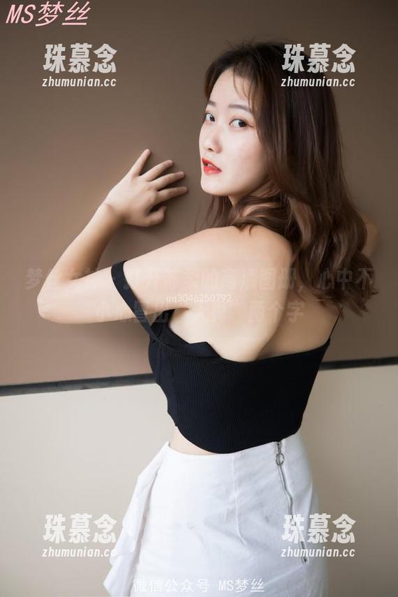 梦丝女神 - 打开苏柔的高清图册，心中不小心冒出“天真”两个字