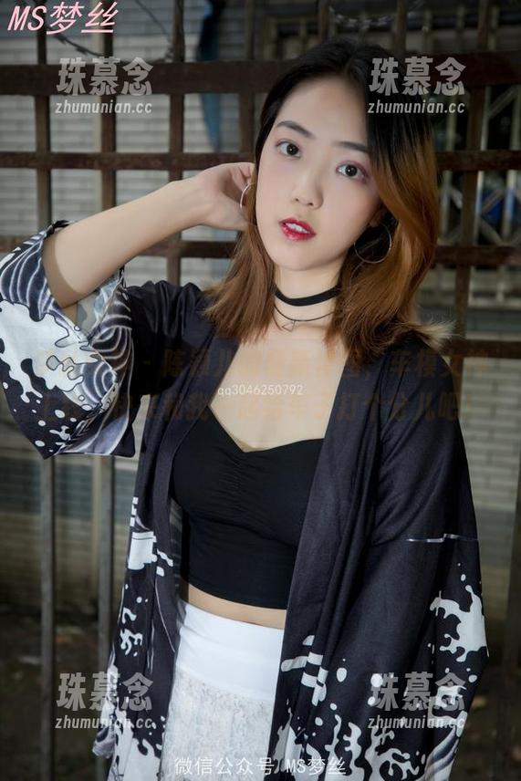 梦丝女神 - 陈颖儿的最新套图，车模女神上线，快来和我一起给车子打个分儿吧！