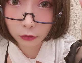 图库里的小恶魔，次屁啦再一次玩得不亦乐乎