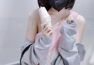 有一张洛桑w伊梓的灰丝图...你懂的，对吧？