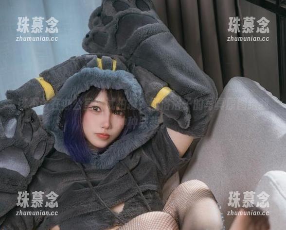 狐洛洛子 该不该在办公室试试拍摄?狐洛洛子的写真原图给我种种联想。