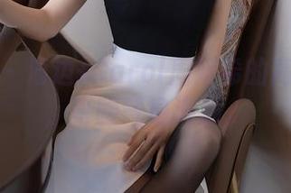 秀人网 - 海边+Carol周妍希的高清作品，弯腰气息满满。