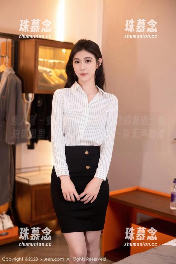 秀人网 - 安然Maleah与白裙的偶遇：私拍美图里，仿佛每一帧都是一首无声的诗。