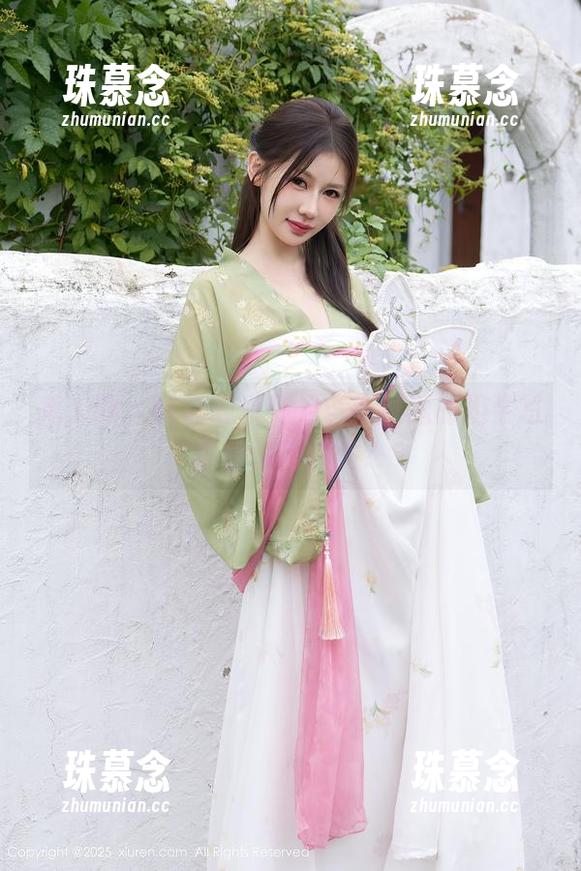 秀人网-小逗逗 秀人网 - 网盘随机挑战:小逗逗的奶牛写真给你啥体验?